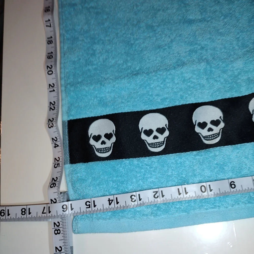 NEW Betsy Johnson Totally Skull Towels NWT Edgy Spooky Halloween HTF